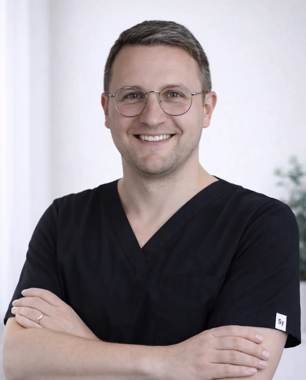 lek. dent.Bartosz Kita, Eurodentica Gdynia, chirurg stomatologiczny, implanty, dłutowania ósemek, all-on 4, recesje dziąseł, przeszczepy , usuwanie zęba