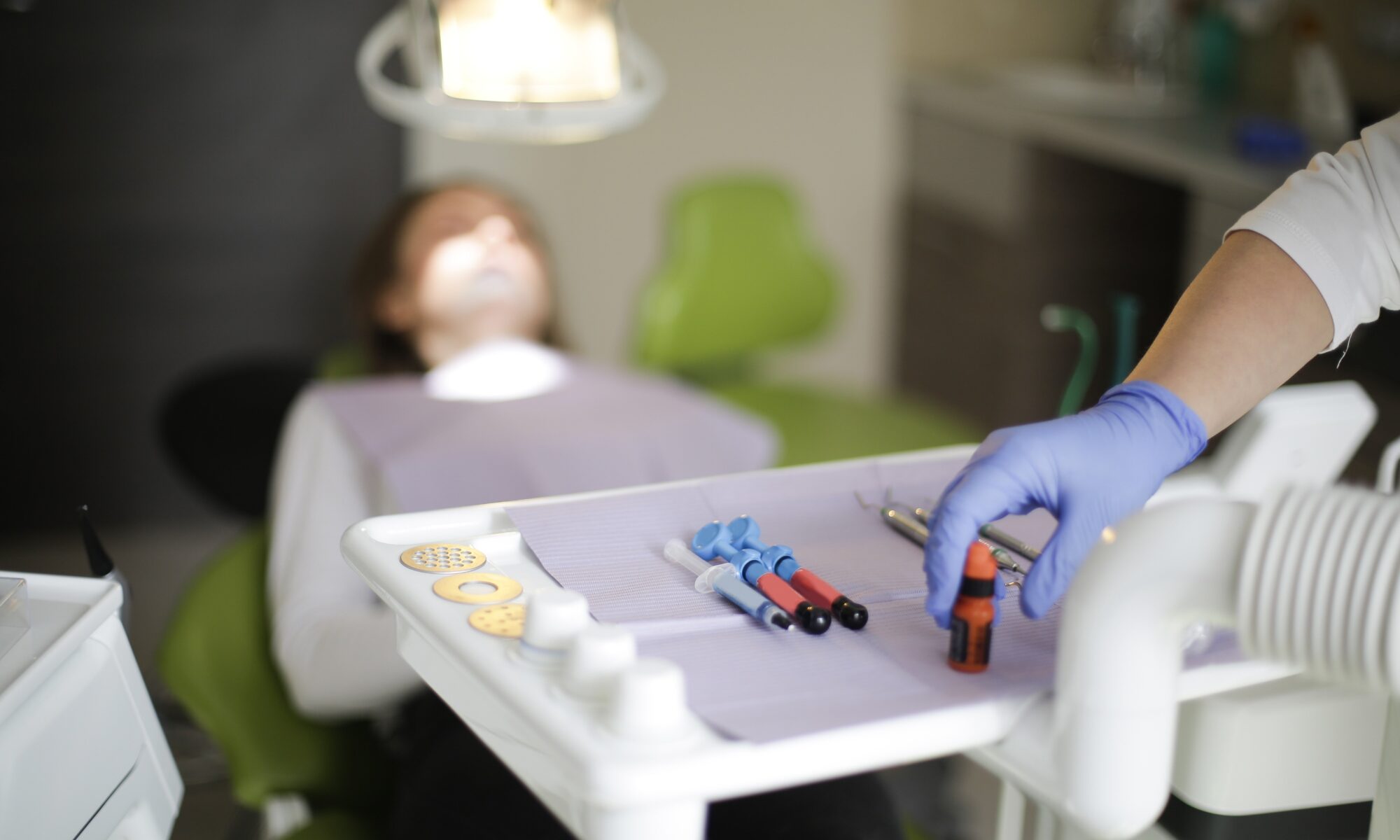 zabieg wszczepiania implantu dentystycznego